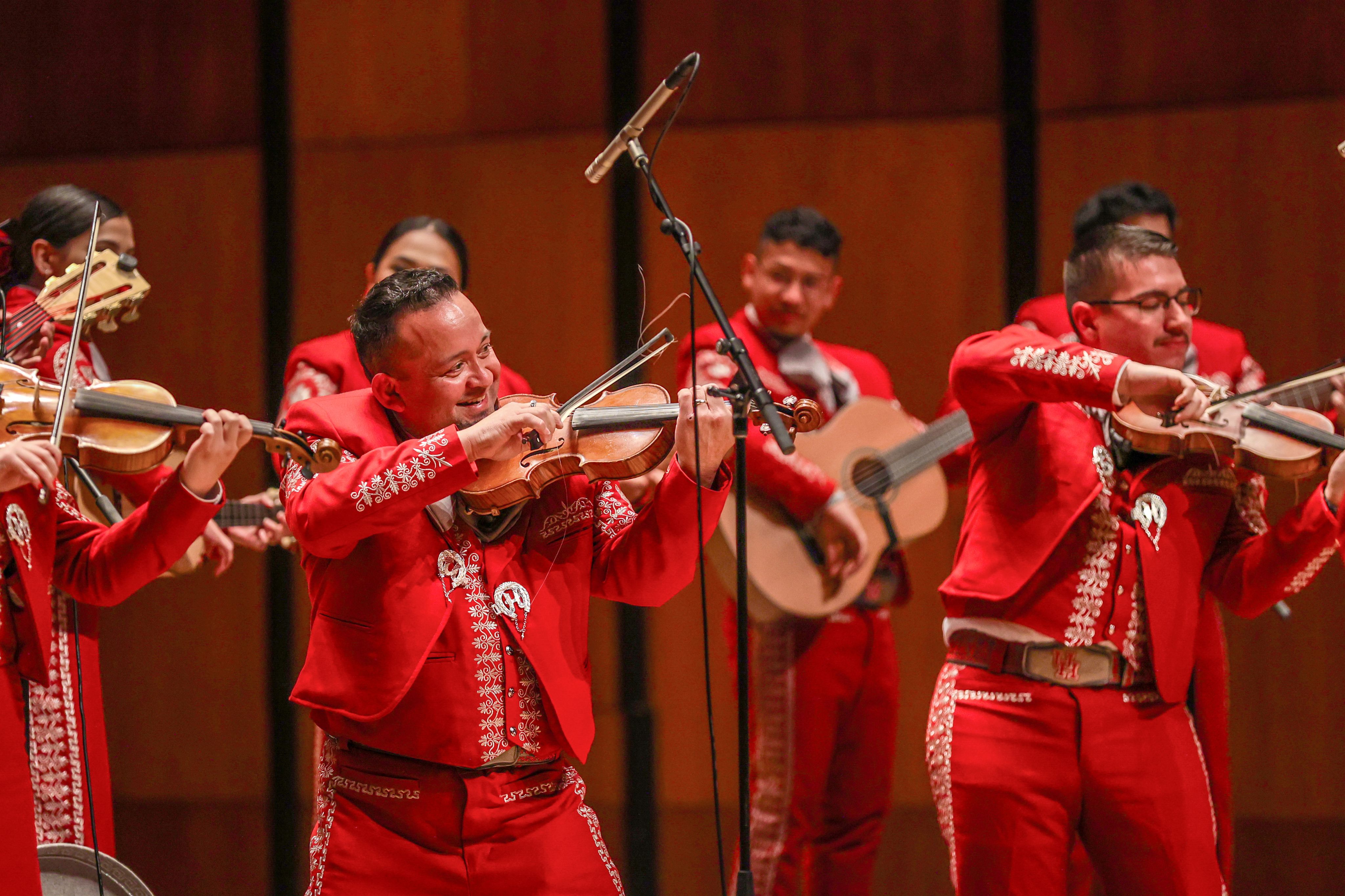 How mariachi culture pulled at the heartstrings of MLB beyond Cinco de Mayo  - ESPN